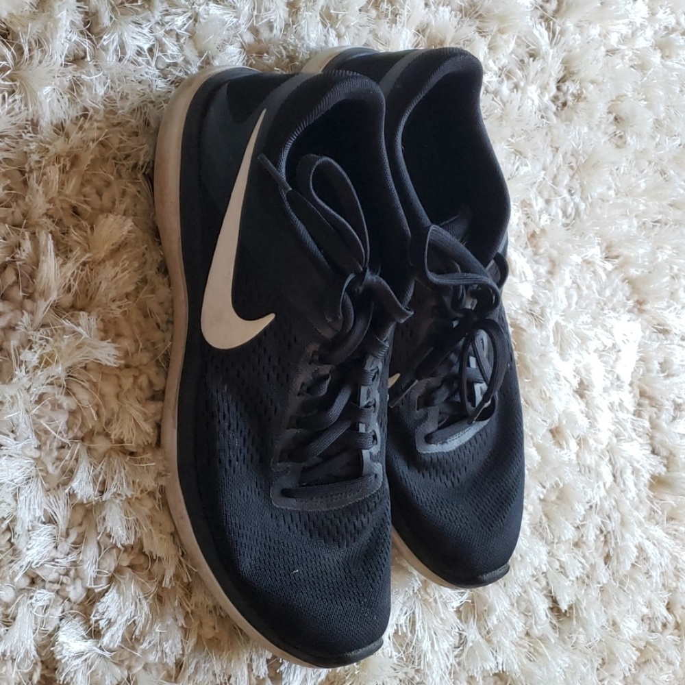 Nike flex sneakers
